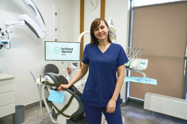 Хитаються зуби: що робити?